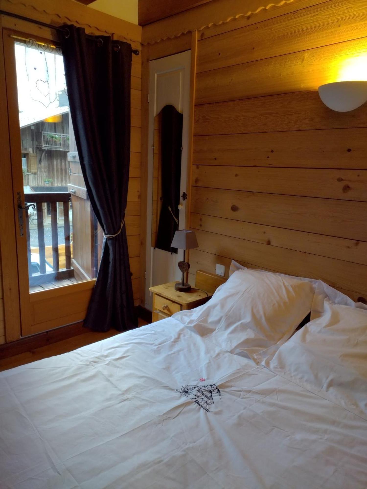 Chalet La Ferme D'Henriette, A Samoëns Habitación foto